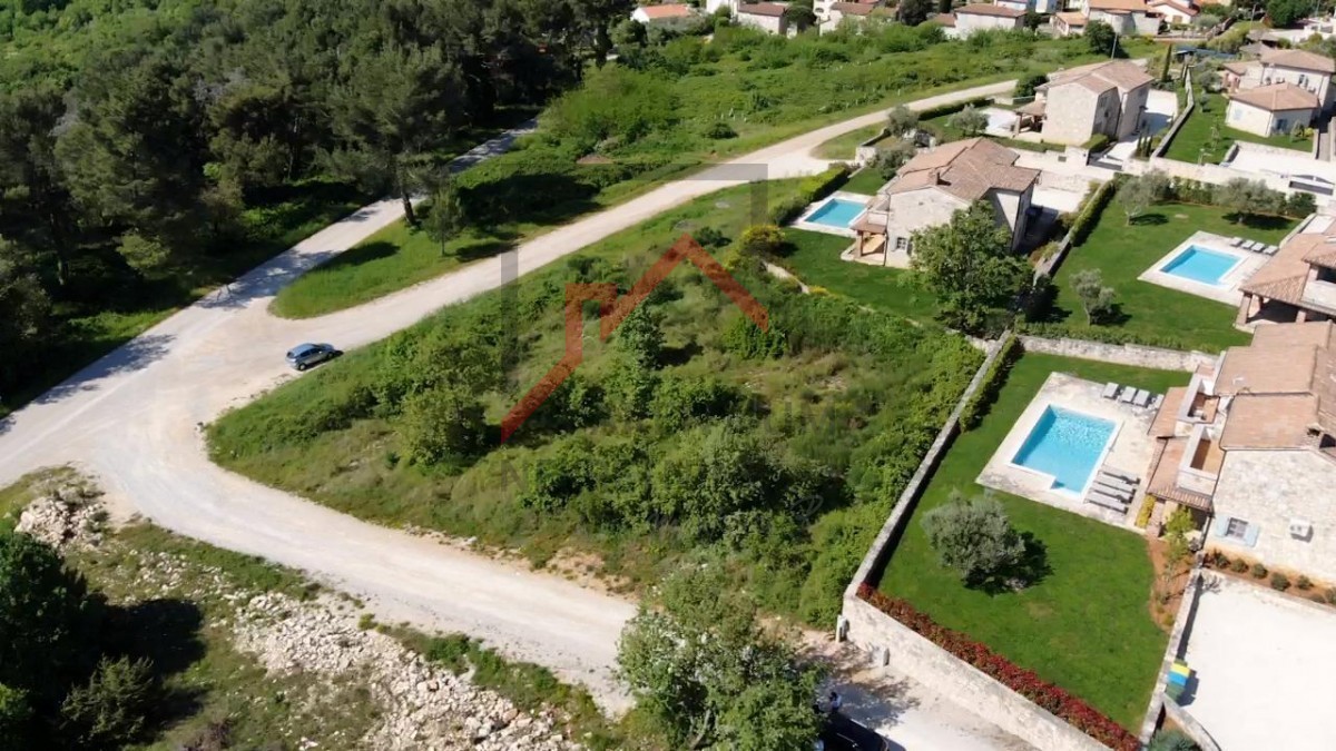 Istra, Lovreč - Ekskluzivno gradbeno zemljišče v mirni okolici z razgledom