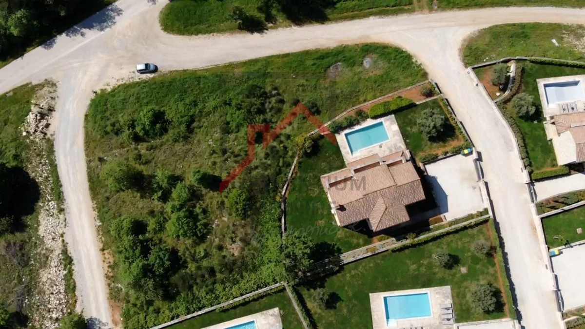 Istra, Lovreč - Ekskluzivno gradbeno zemljišče v mirni okolici z razgledom