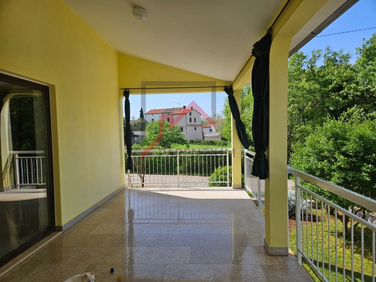 Dva apartmaja, blizu Poreča, ODLIČNA PRILOŽNOST!!!