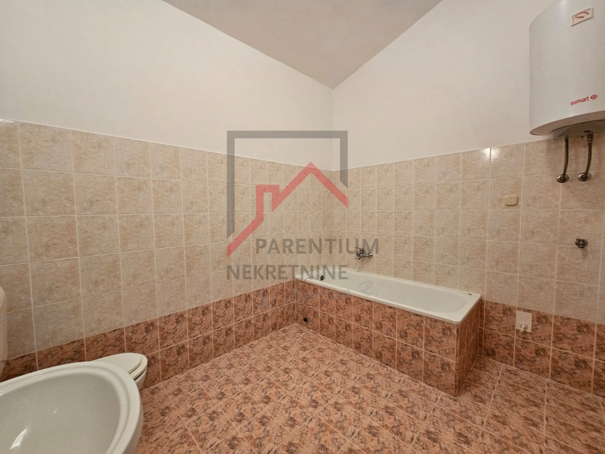 Dva apartmaja, blizu Poreča, ODLIČNA PRILOŽNOST!!!