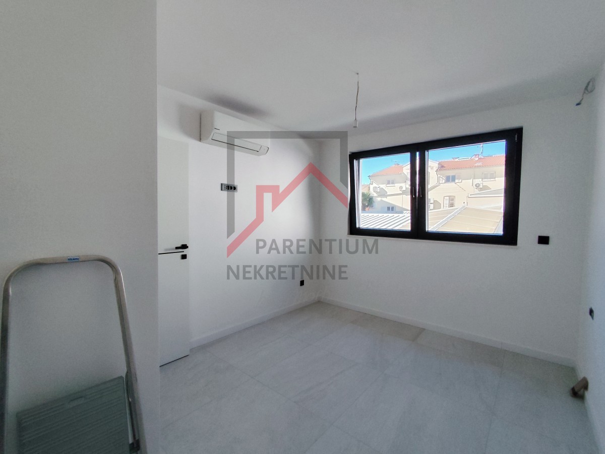 Istra, center Poreča - moderno dvosobno stanovanje z garažo v urbani novogradnji