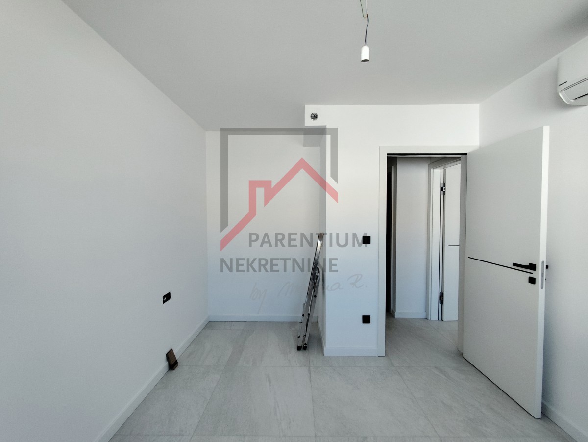 Istra, center Poreča - moderno dvosobno stanovanje z garažo v urbani novogradnji