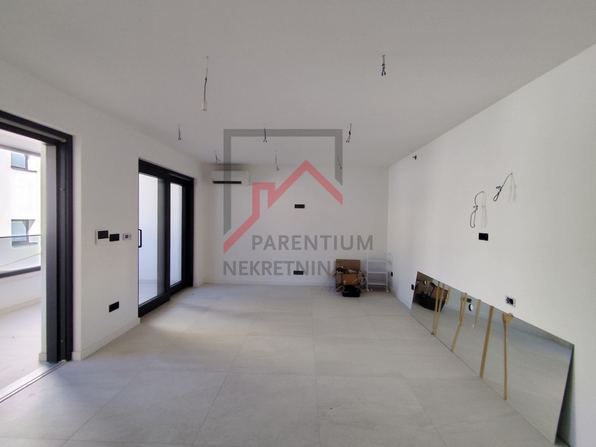 Istra, center Poreča - moderno dvosobno stanovanje z garažo v urbani novogradnji