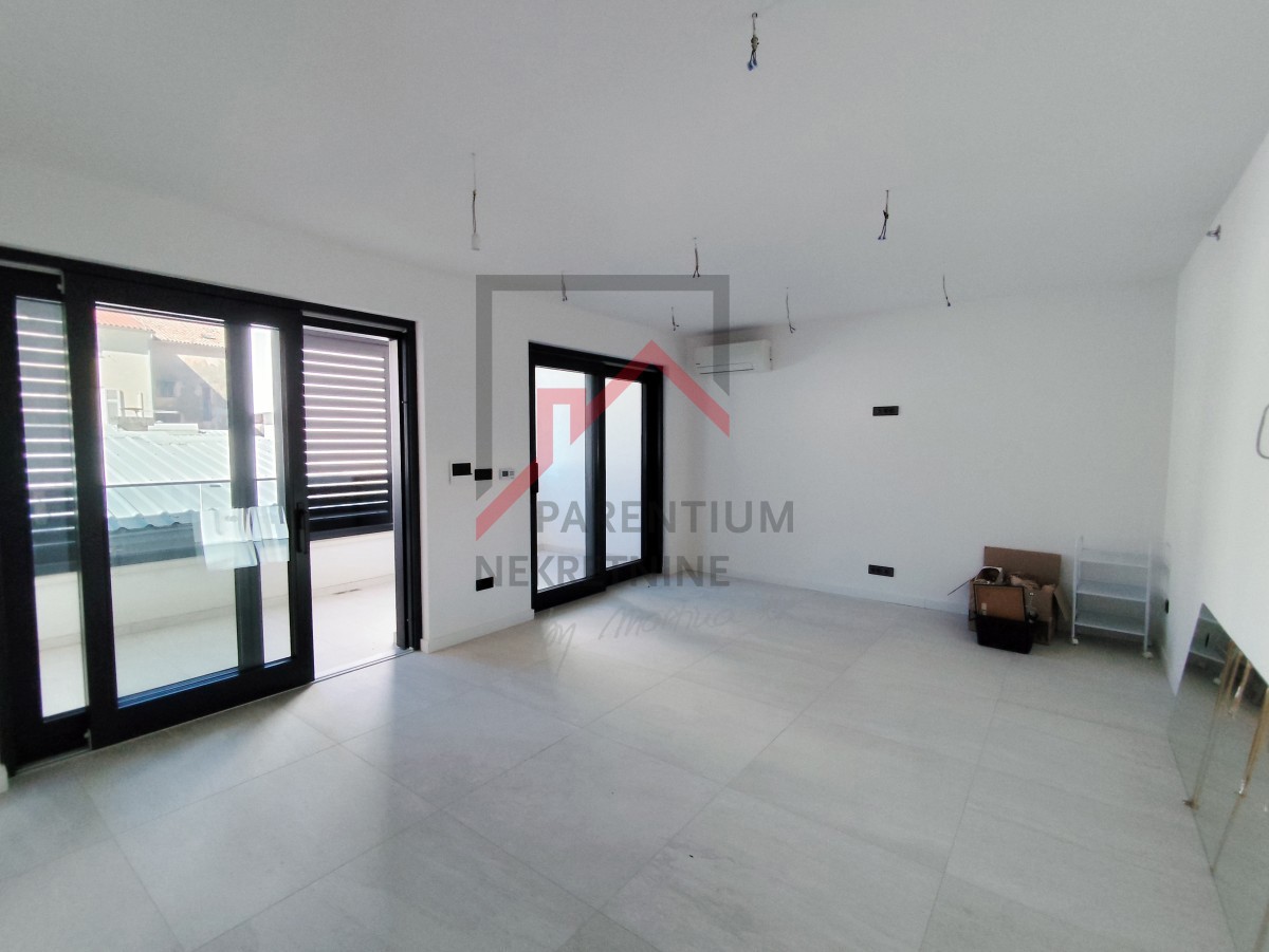 Istra, center Poreča - moderno dvosobno stanovanje z garažo v urbani novogradnji