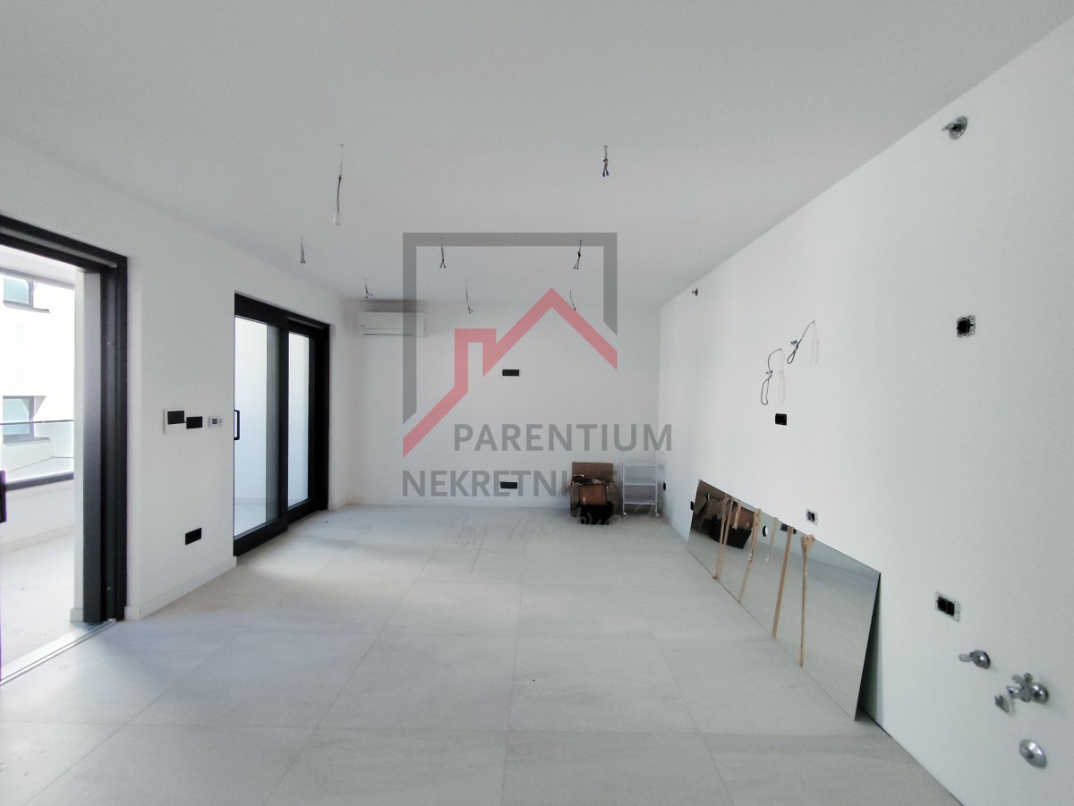 Istra, center Poreča - moderno dvosobno stanovanje z garažo v urbani novogradnji