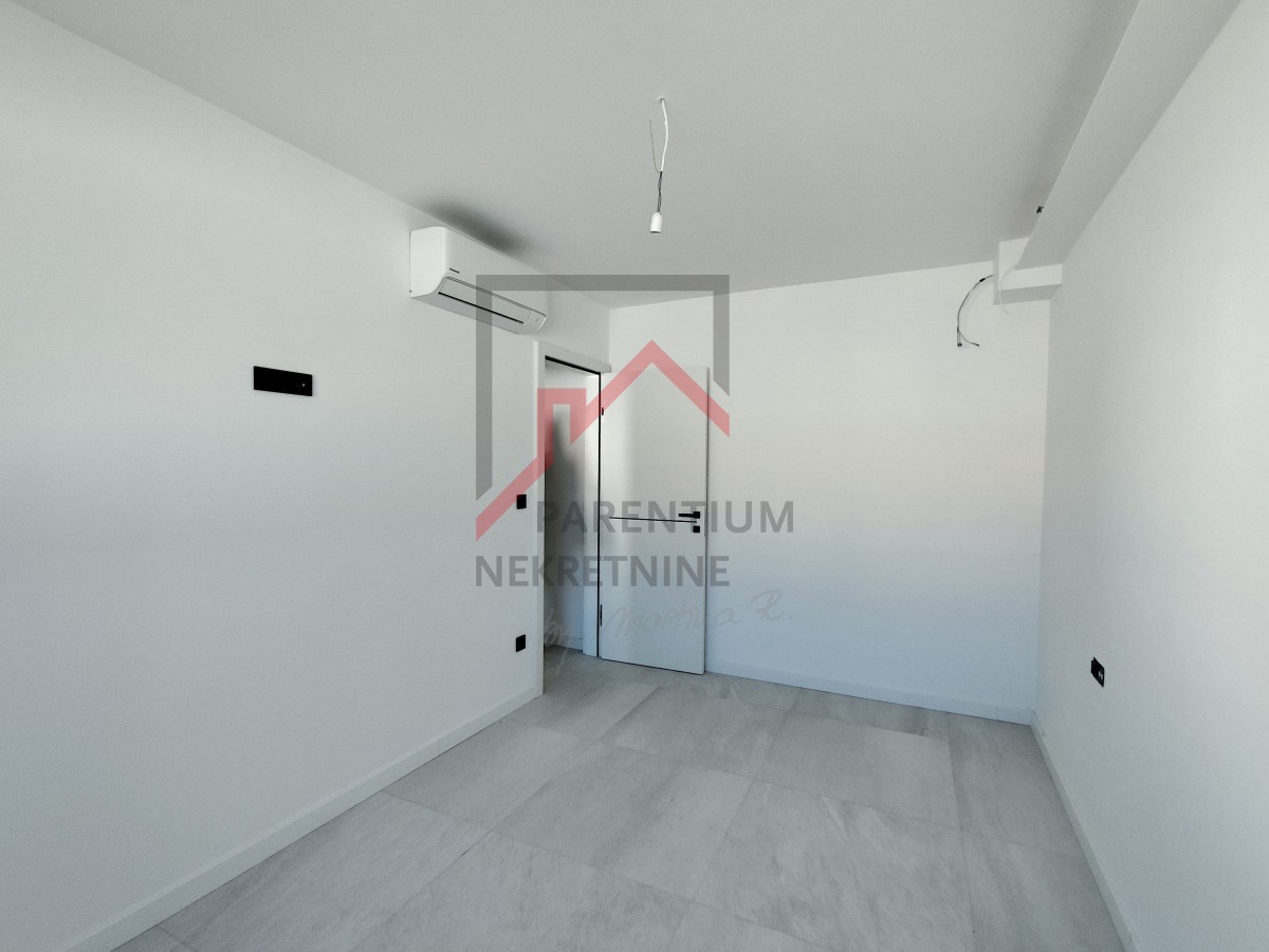 Istra, center Poreča - moderno dvosobno stanovanje z garažo v urbani novogradnji