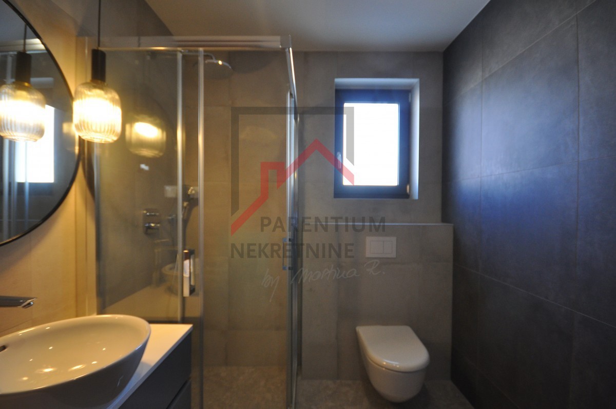 Opremljeno stanovanje v pritličju, z bazenom in tremi spalnicami!!!