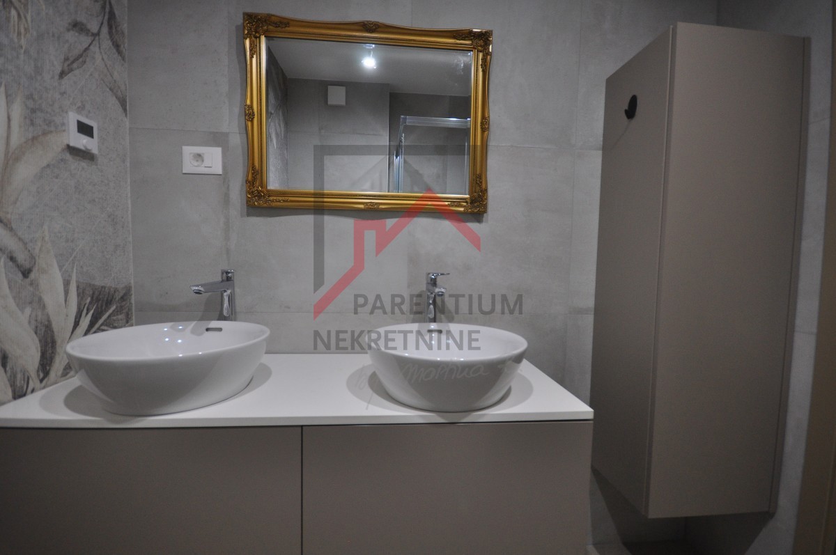 Opremljeno stanovanje v pritličju, z bazenom in tremi spalnicami!!!