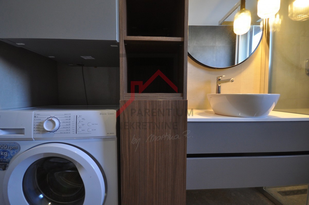 Opremljeno stanovanje v pritličju, z bazenom in tremi spalnicami!!!