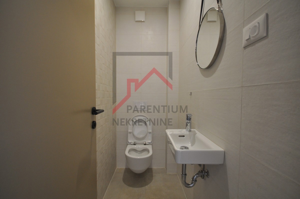 Opremljeno stanovanje v pritličju, z bazenom in tremi spalnicami!!!