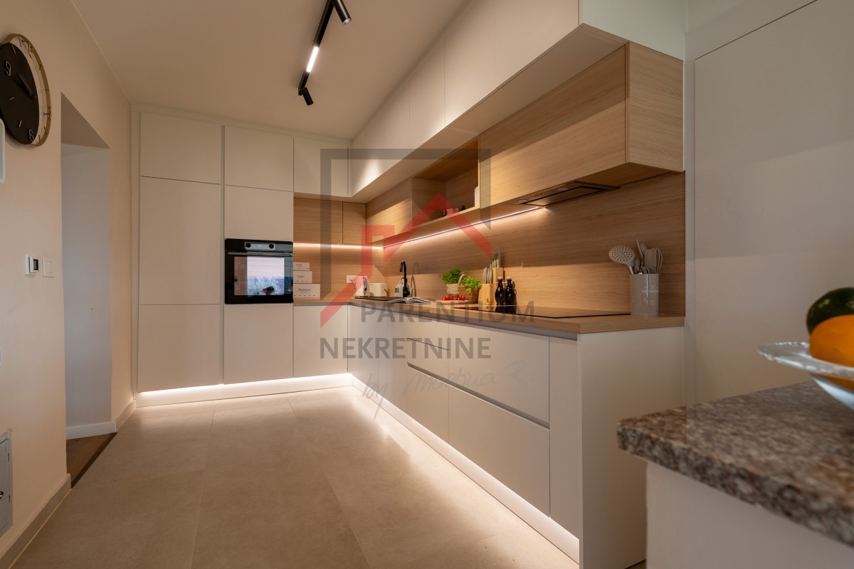 Istra, okolica Poreča – Samostojna hiša na 3.000 m² gradbenega zemljišča