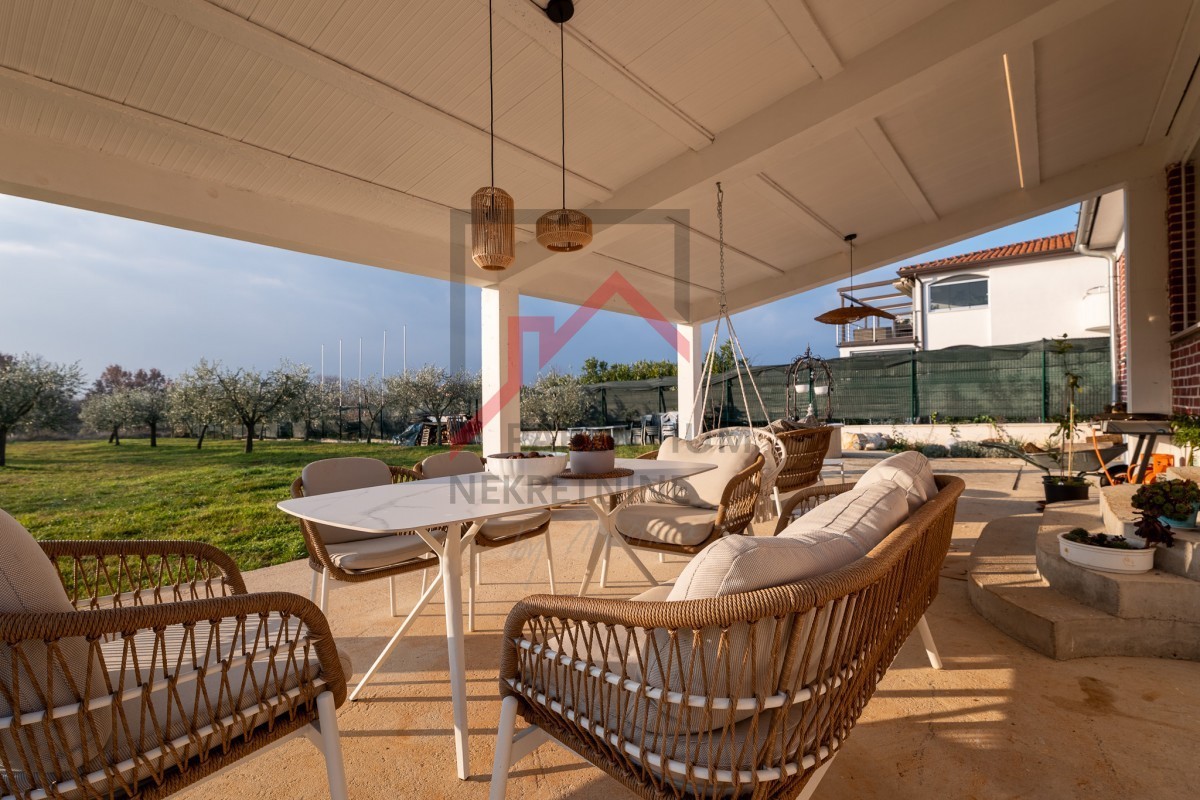 Istra, okolica Poreča – Samostojna hiša na 3.000 m² gradbenega zemljišča