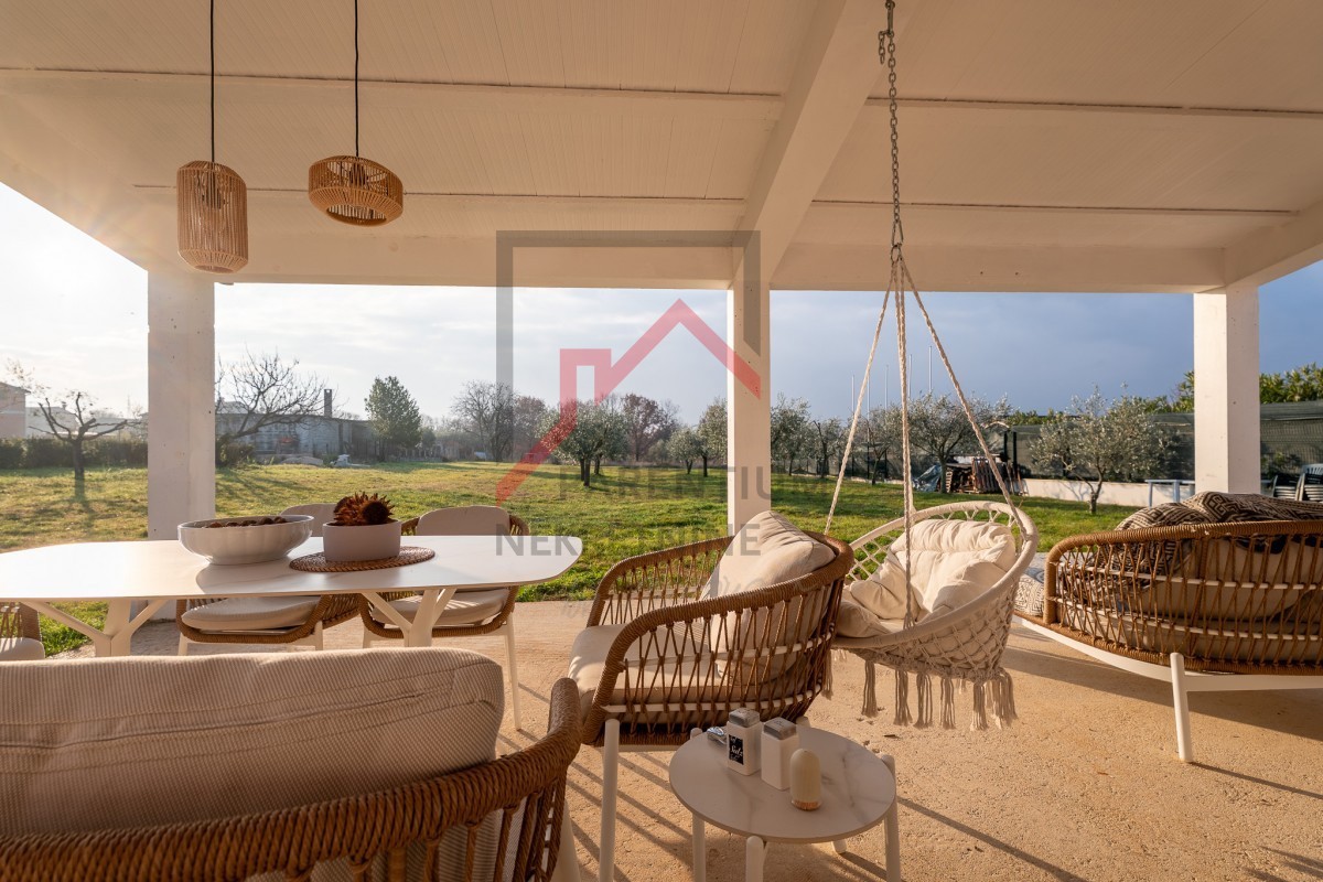 Istra, okolica Poreča – Samostojna hiša na 3.000 m² gradbenega zemljišča