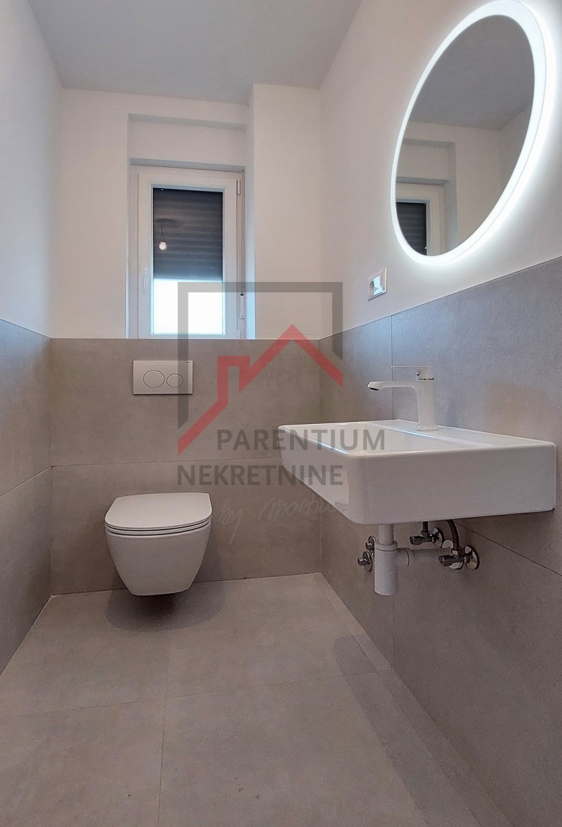 Poreč, okolica, novo stanovanje v pritličju, z dvema spalnicama, 2 parkirnima mestoma, kletjo in vrtom velikosti 180 m2