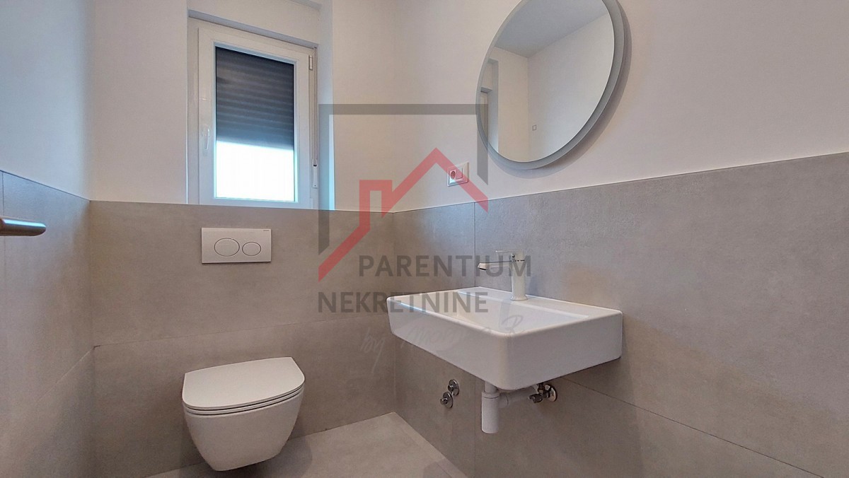 Poreč, okolica, novo stanovanje v pritličju, z dvema spalnicama, 2 parkirnima mestoma, kletjo in vrtom velikosti 180 m2