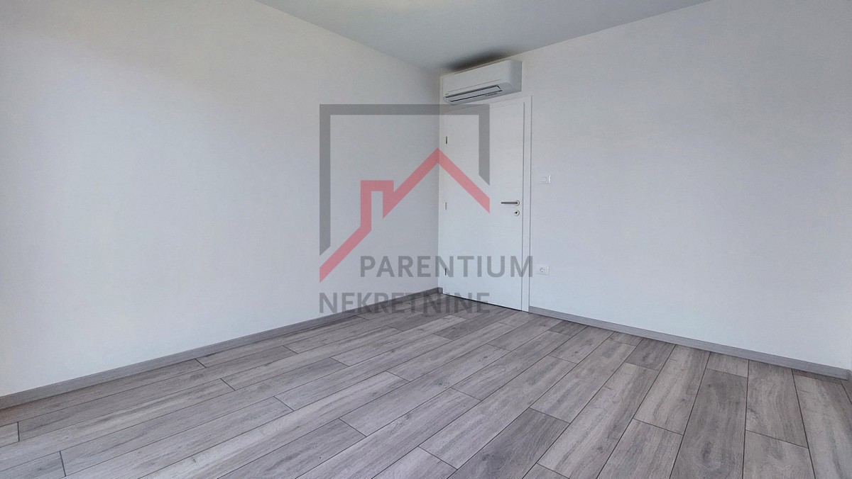 Poreč, okolica, novo stanovanje v pritličju, z dvema spalnicama, 2 parkirnima mestoma, kletjo in vrtom velikosti 180 m2