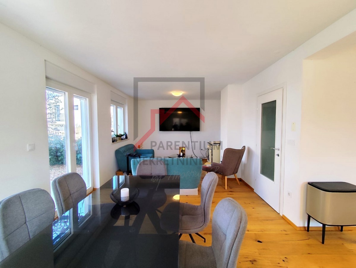 Moderna hiša z vrtom, 5 km od Poreča - mirna lokacija, zadnja v vrsti