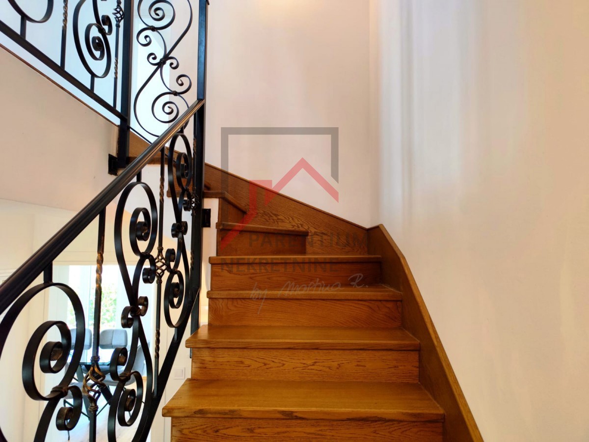 Moderna hiša z vrtom, 5 km od Poreča - mirna lokacija, zadnja v vrsti