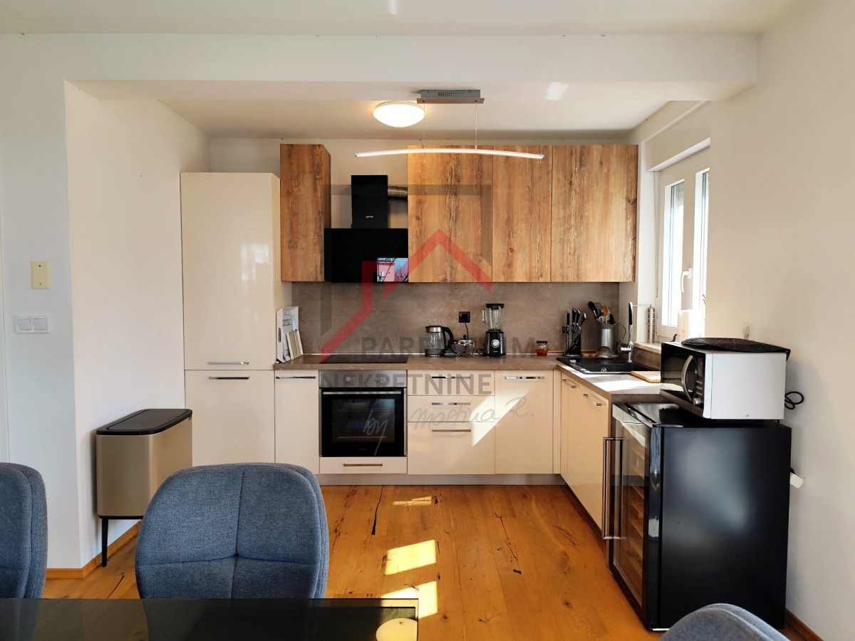 Moderna hiša z vrtom, 5 km od Poreča - mirna lokacija, zadnja v vrsti