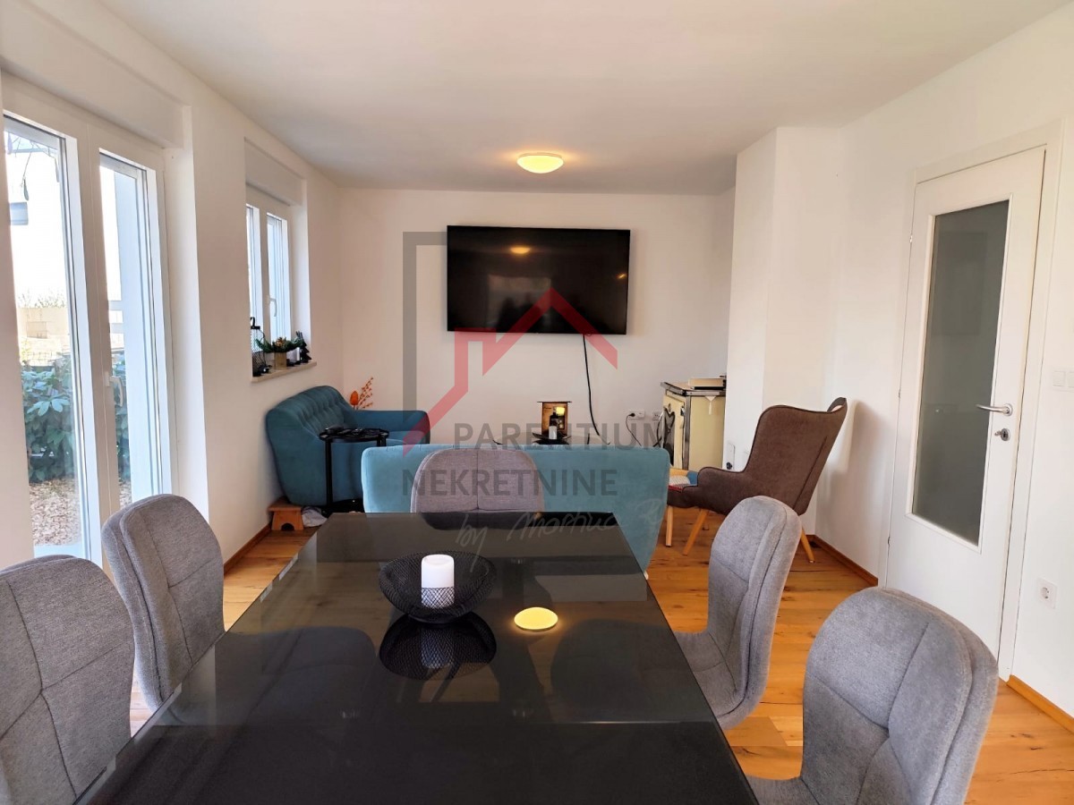 Moderna hiša z vrtom, 5 km od Poreča - mirna lokacija, zadnja v vrsti