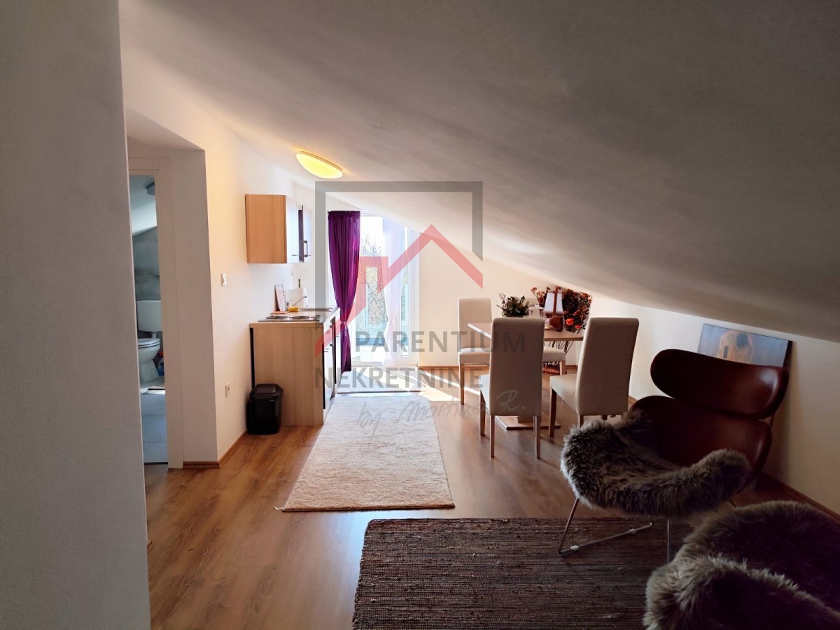 Moderna hiša z vrtom, 5 km od Poreča - mirna lokacija, zadnja v vrsti