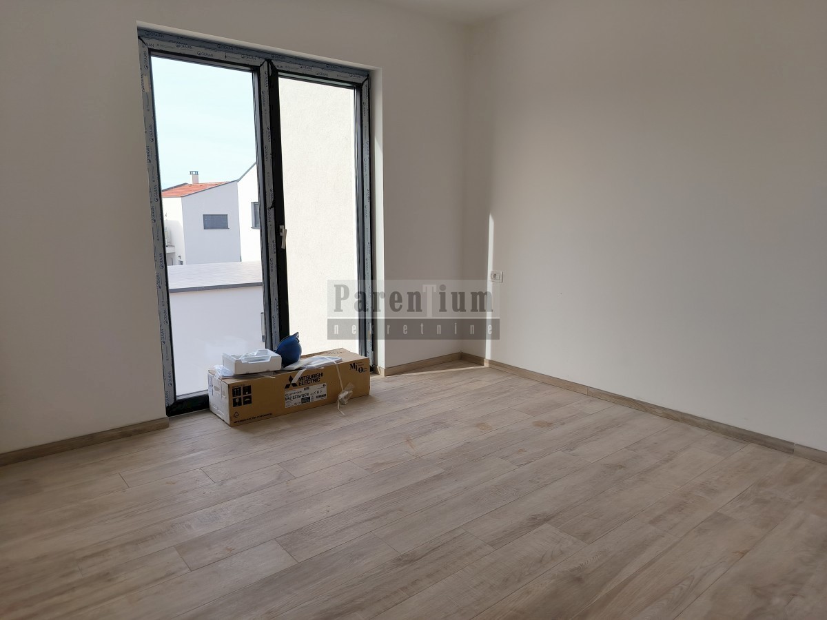 Apartma s strešno teraso in pogledom na morje