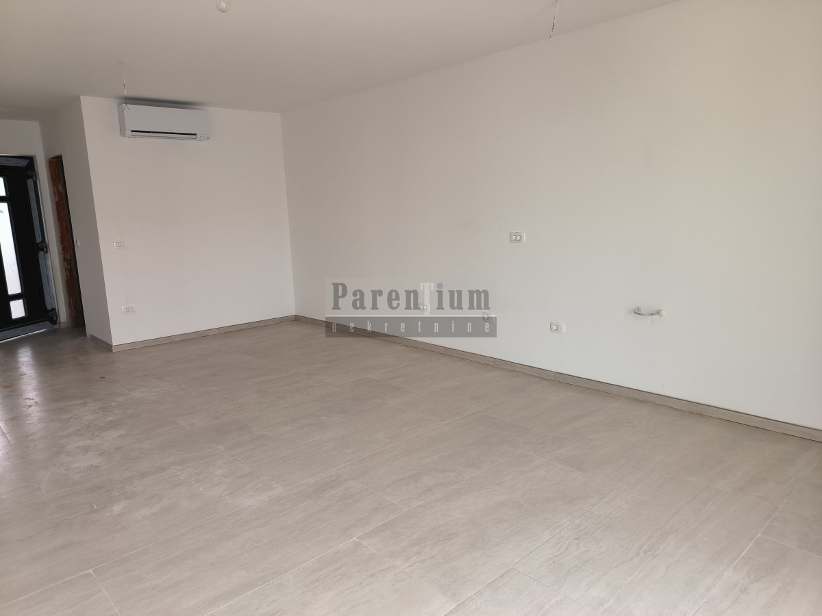 Apartma s strešno teraso in pogledom na morje