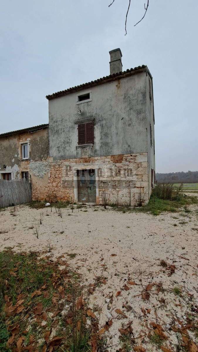 Kamnita hiša za obnovo