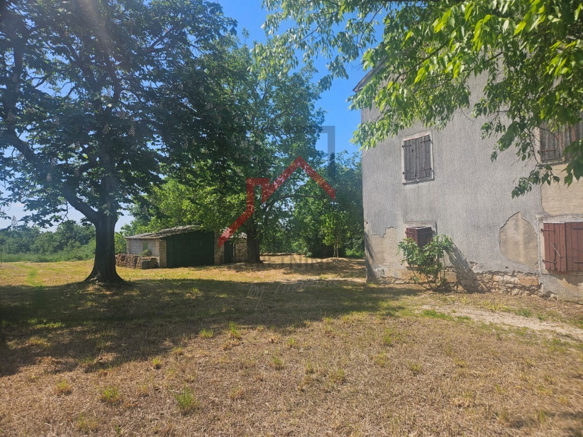 Kamnita hiša za obnovo