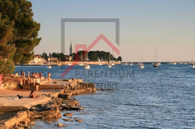 Istra, Novigrad - EKSKLUZIVNO stanovanje v središču mesta s teraso in dvigalom