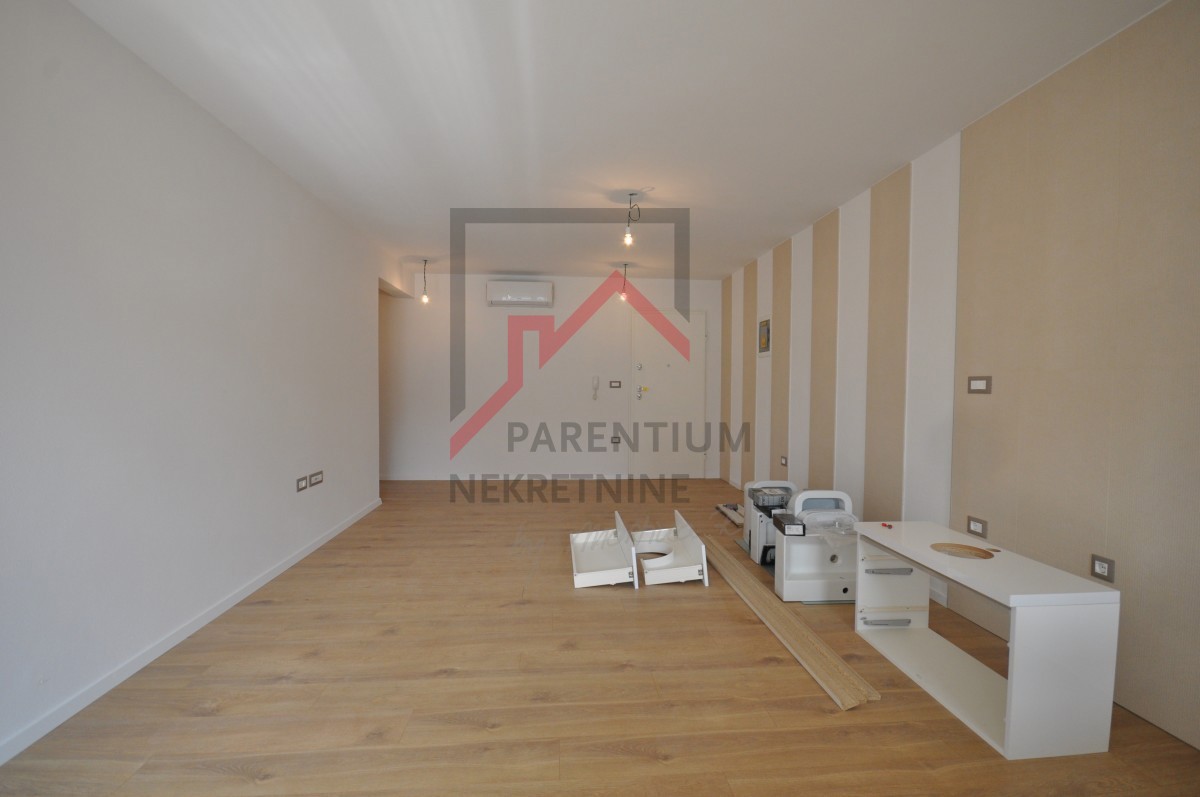 Istra, Poreč - Stanovanje v prvem nadstropju s tremi spalnicami in teraso - takoj vseljivo!