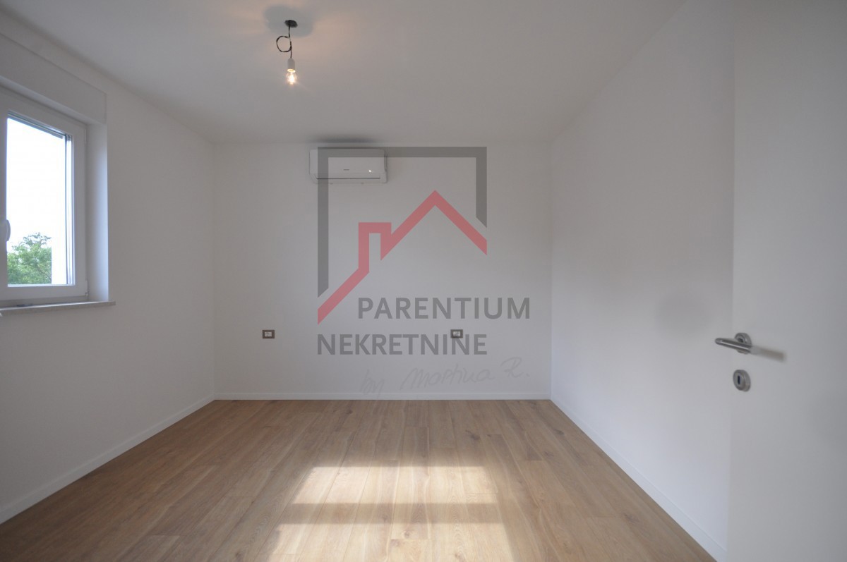 Istra, Poreč - Stanovanje v prvem nadstropju s tremi spalnicami in teraso - takoj vseljivo!