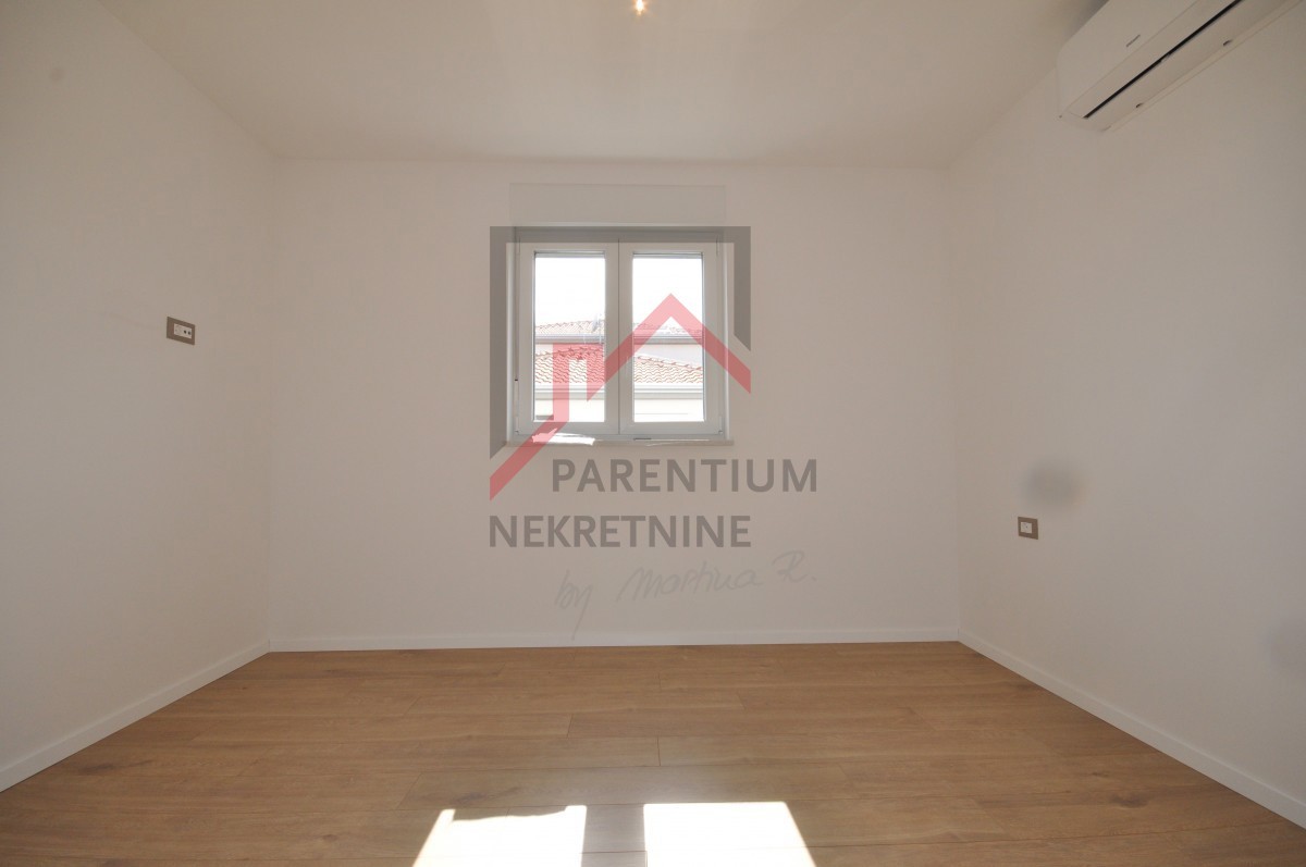 Istra, Poreč - Stanovanje v prvem nadstropju s tremi spalnicami in teraso - takoj vseljivo!