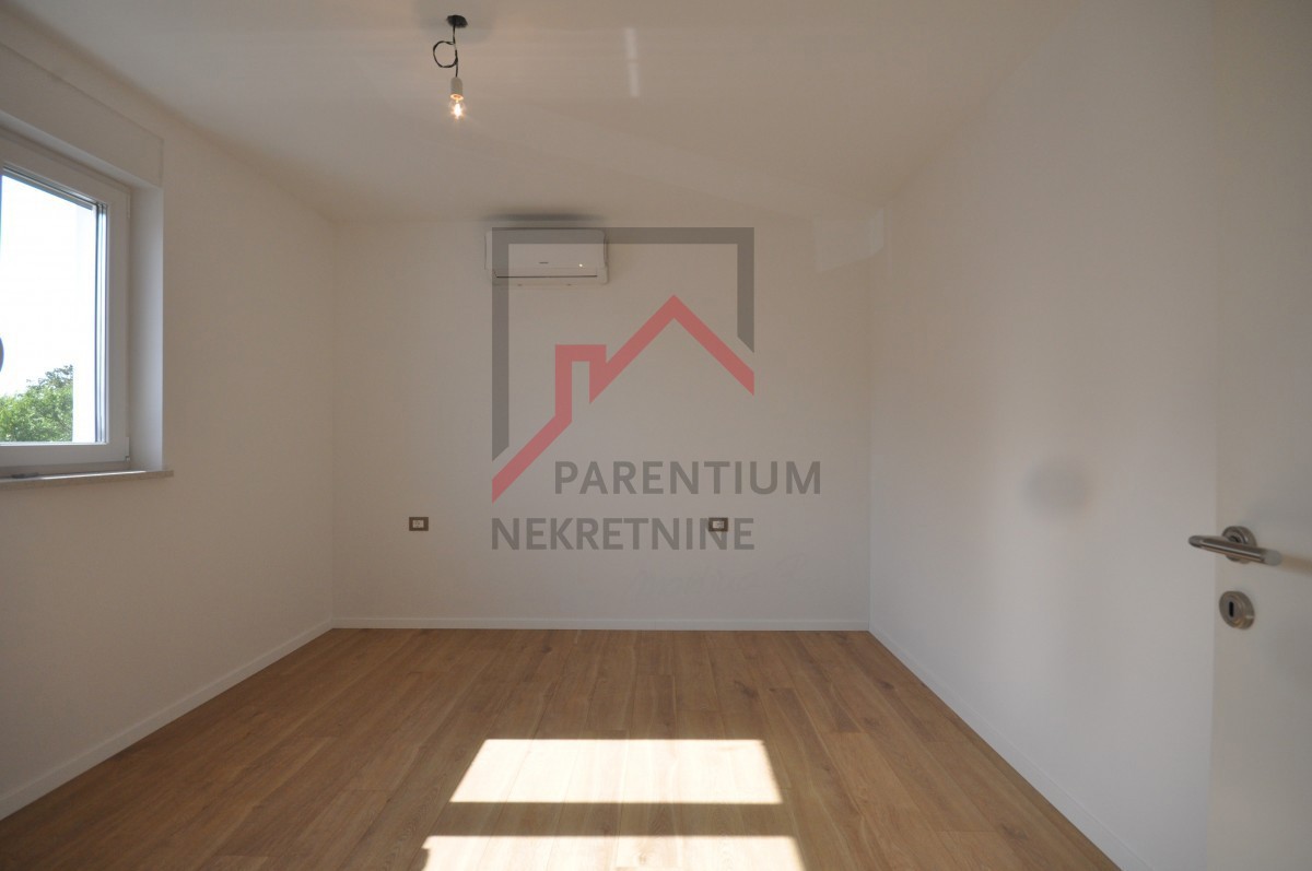 Istra, Poreč - Stanovanje v prvem nadstropju s tremi spalnicami in teraso - takoj vseljivo!