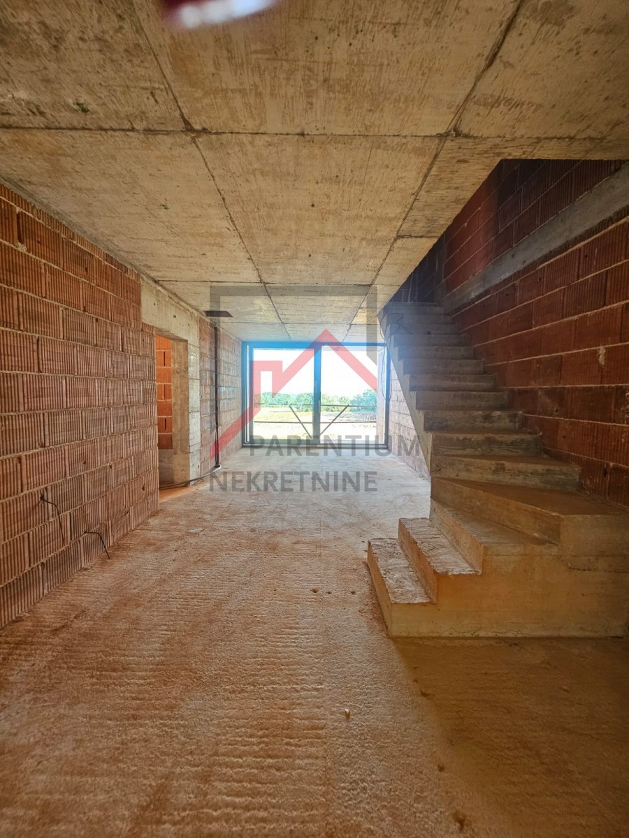 Stan z dvema spalnicama, na dveh etažah