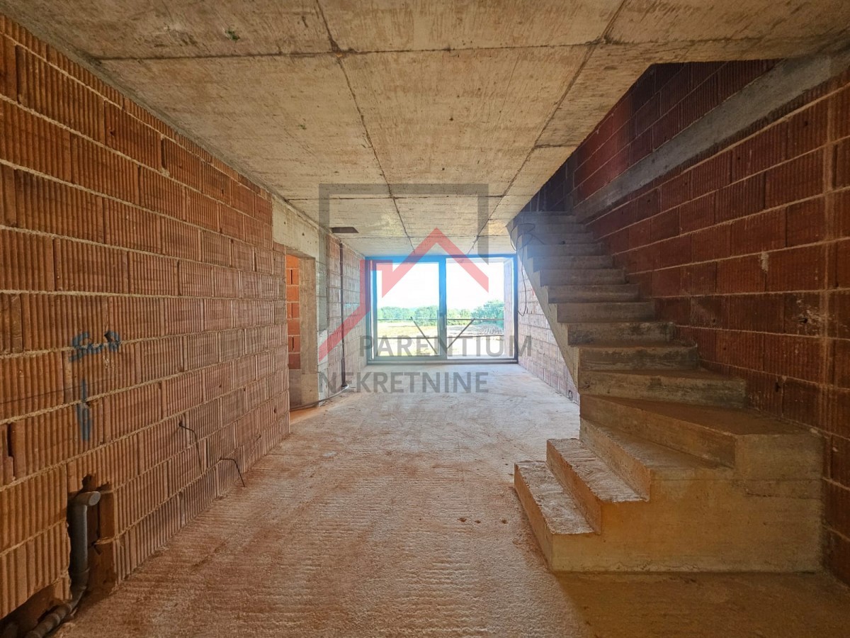 Stan z dvema spalnicama, na dveh etažah