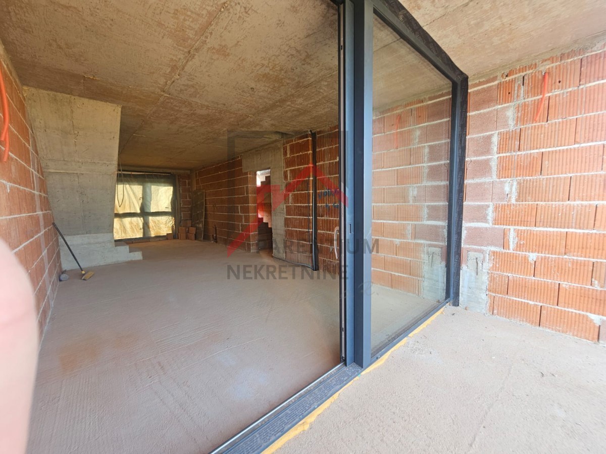 Stan z dvema spalnicama, na dveh etažah