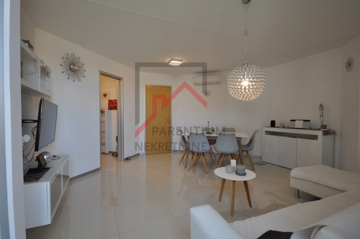 Novigrad, stanovanje s dvema spalnicama in garažo