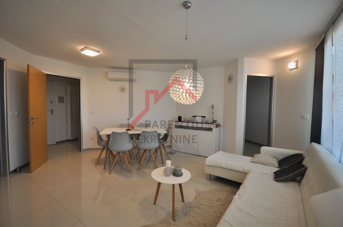 Novigrad, stanovanje s dvema spalnicama in garažo