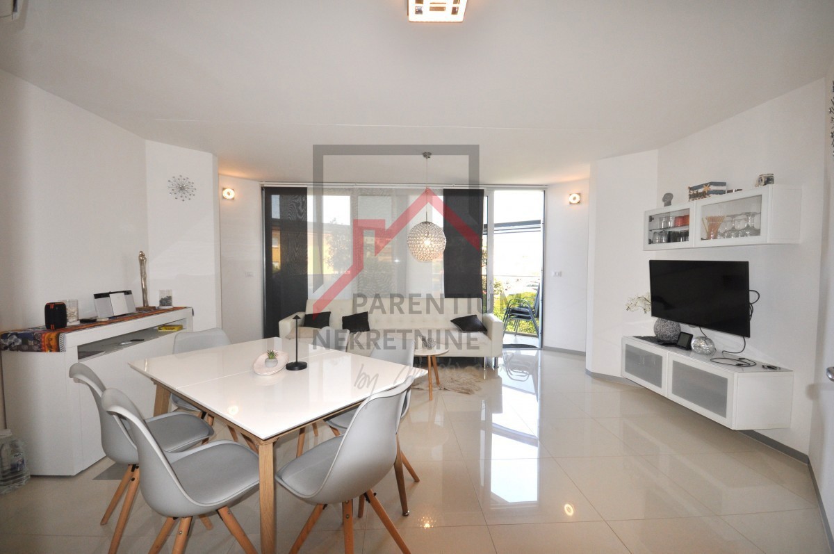 Novigrad, stanovanje s dvema spalnicama in garažo