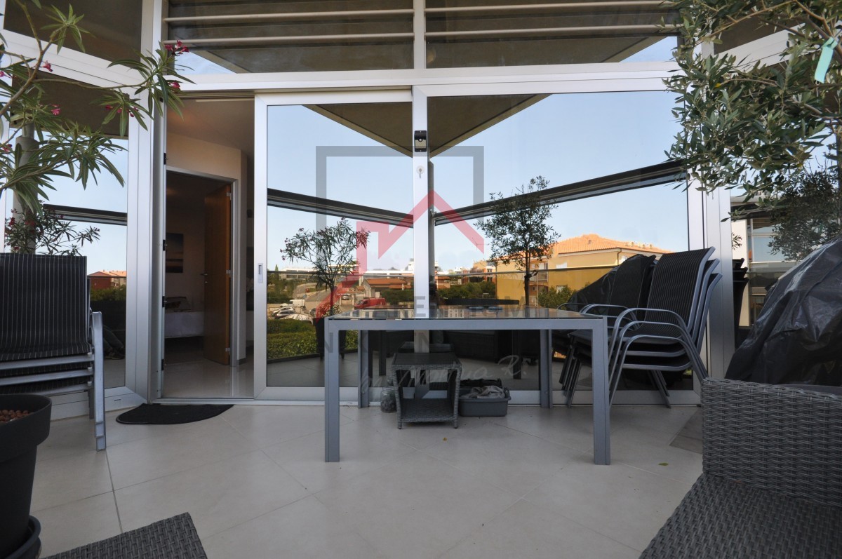 Novigrad, stanovanje s dvema spalnicama in garažo