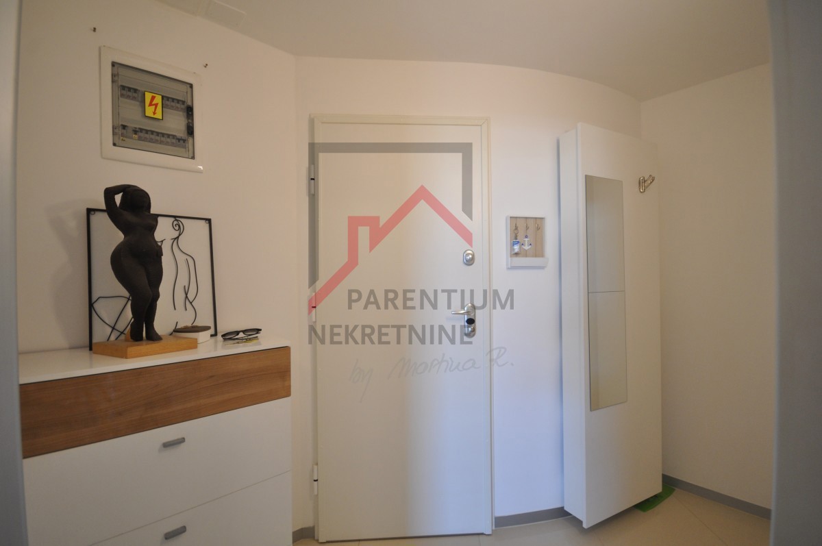 Novigrad, stanovanje s dvema spalnicama in garažo