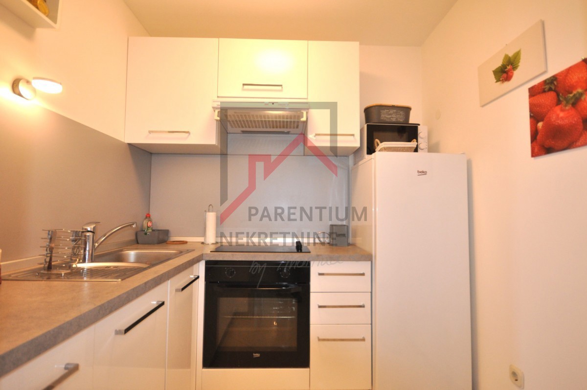 Novigrad, stanovanje s dvema spalnicama in garažo