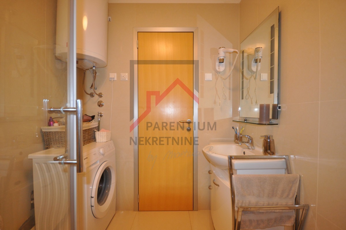 Novigrad, stanovanje s dvema spalnicama in garažo