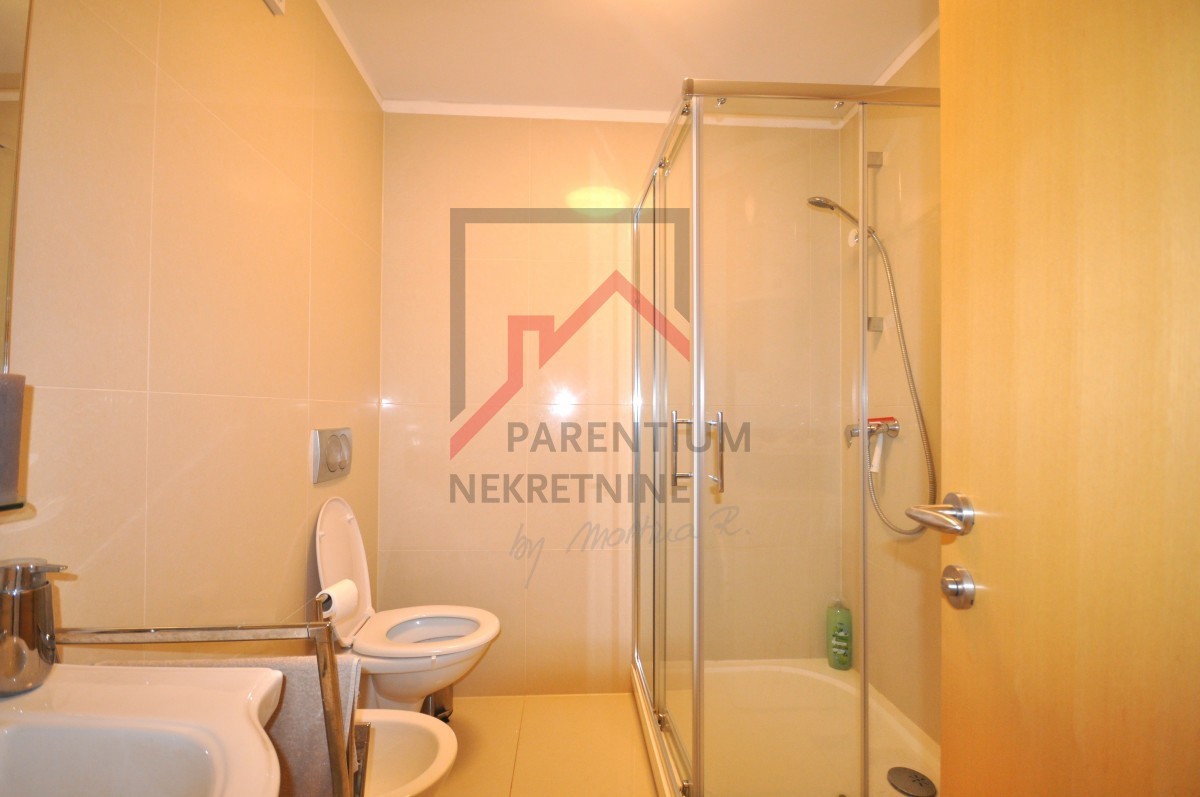 Novigrad, stanovanje s dvema spalnicama in garažo