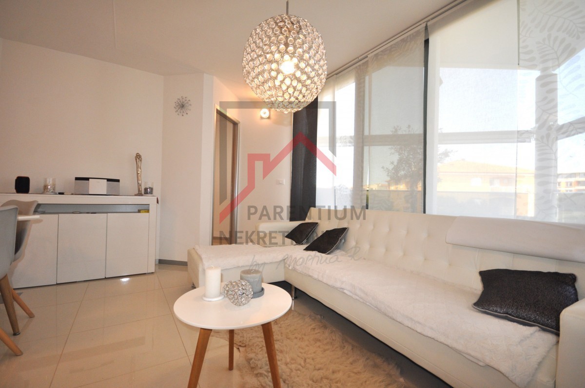 Novigrad, stanovanje s dvema spalnicama in garažo