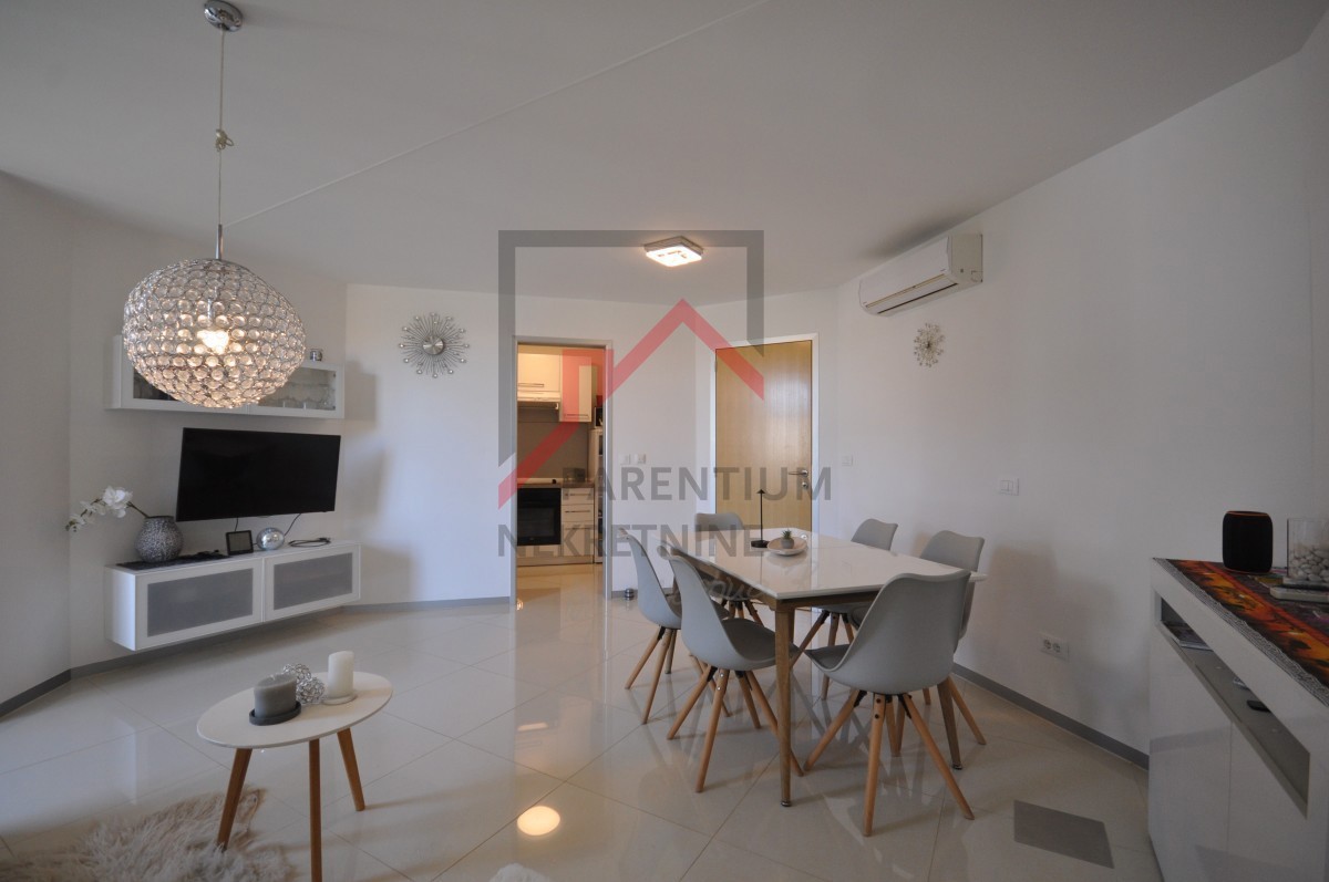 Novigrad, stanovanje s dvema spalnicama in garažo