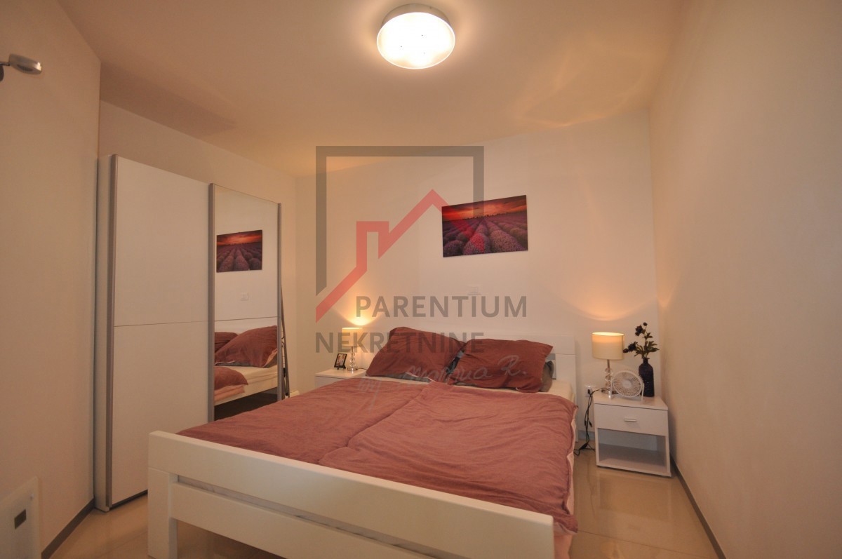 Novigrad, stanovanje s dvema spalnicama in garažo