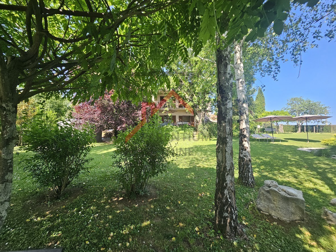 Samostojna hiša z lepo okolico v bližini Pazina