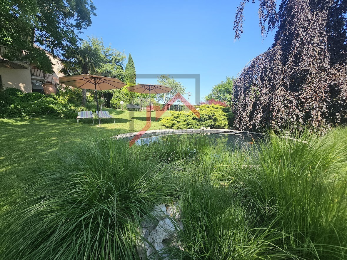 Samostojna hiša z lepo okolico v bližini Pazina